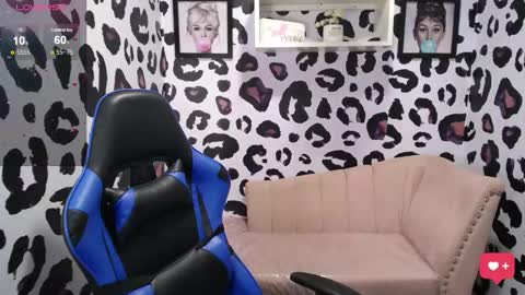 Snapshot of lady_violet_bridgerton_a chatting on January 2025 08:13:02 PM Lady Violet Bridgerton online show from January 2025 08:13:02 PM