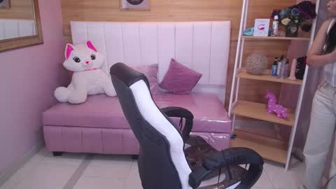 Snapshot of lady_violet_bridgerton_a chatting on February 2025 05:09:01 PM Lady Violet Bridgerton online show from February 2025 05:09:01 PM