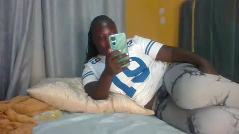 lindah32 online show from November 2025 07:19:01 PM