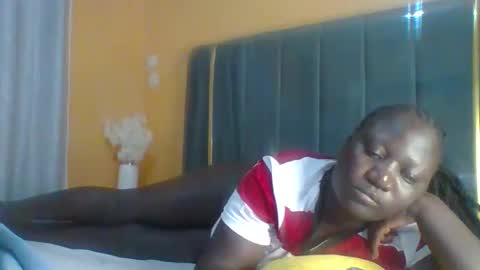 lindah32 online show from December 2025 07:44:01 PM