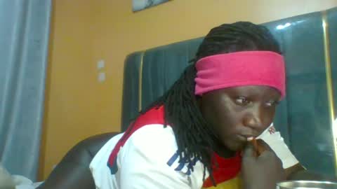 Snapshot of ladyblossoms19 chatting on June 2026 11:40:01 PM lindah32 online show from June 2026 11:40:01 PM