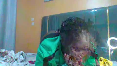 Snapshot of ladyblossoms19 chatting on June 2026 09:42:02 PM lindah32 online show from June 2026 09:42:02 PM