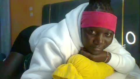 Snapshot of ladyblossoms19 chatting on July 2026 11:40:02 PM lindah32 online show from July 2026 11:40:02 PM