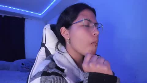 Snapshot of ladybrown_16 chatting on January 2025 01:10:01 AM Lady online show from January 2025 01:10:01 AM