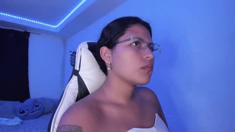 Snapshot of ladybrown_16 chatting on January 2025 02:55:01 AM Lady online show from January 2025 02:55:01 AM