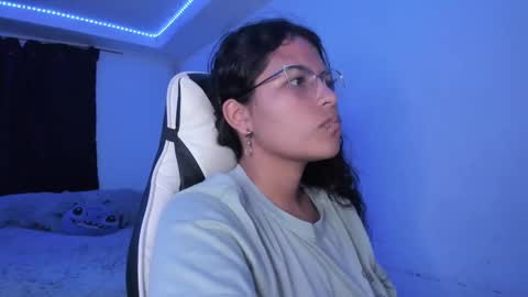 Snapshot of ladybrown_16 chatting on February 2025 06:45:02 AM Lady online show from February 2025 06:45:02 AM