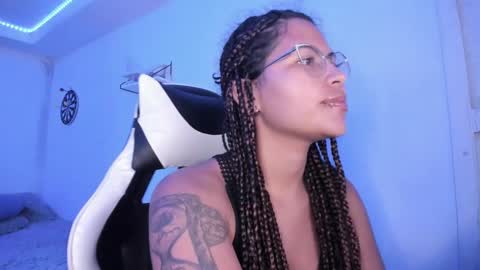 Snapshot of ladybrown_16 chatting on February 2025 03:29:02 AM Lady online show from February 2025 03:29:02 AM