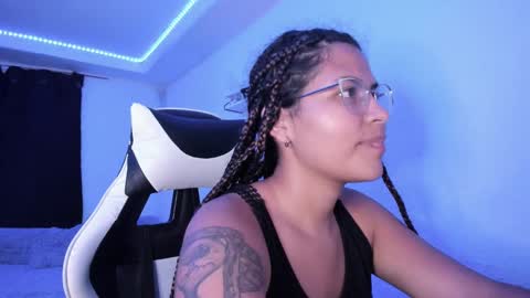 Snapshot of ladybrown_16 chatting on February 2025 06:30:01 AM Lady online show from February 2025 06:30:01 AM