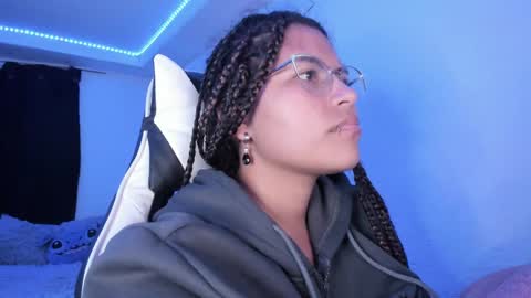 Snapshot of ladybrown_16 chatting on February 2025 04:58:01 AM Lady online show from February 2025 04:58:01 AM