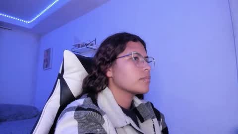 Snapshot of ladybrown_16 chatting on September 2025 01:27:01 AM Lady online show from September 2025 01:27:01 AM