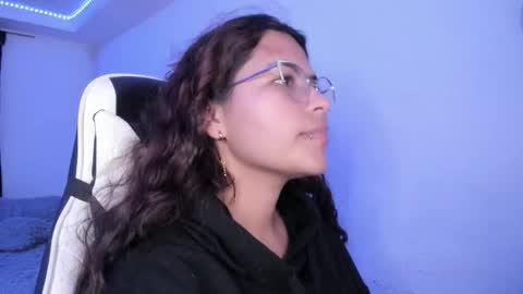 Snapshot of ladybrown_16 chatting on September 2025 04:25:02 AM Lady online show from September 2025 04:25:02 AM