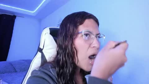 Snapshot of ladybrown_16 chatting on September 2025 02:38:02 AM Lady online show from September 2025 02:38:02 AM