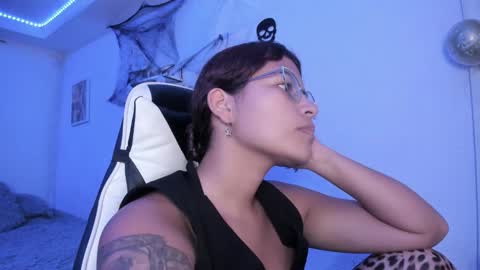 Snapshot of ladybrown_16 chatting on October 2025 02:42:01 AM Lady online show from October 2025 02:42:01 AM