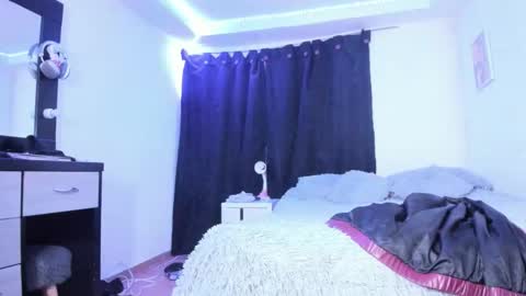 Snapshot of ladybrown_16 chatting on November 2025 01:58:02 AM Lady online show from November 2025 01:58:02 AM