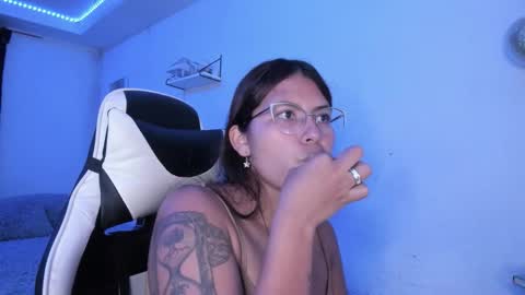 Snapshot of ladybrown_16 chatting on November 2025 02:43:02 AM Lady online show from November 2025 02:43:02 AM