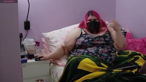 Snapshot of ladykitsunebig chatting on May 2026 07:00:02 PM ladykitsunebig online show from May 2026 07:00:02 PM