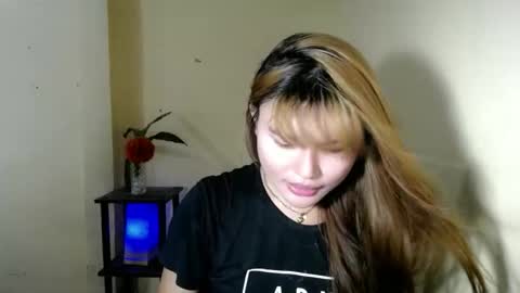 Snapshot of ladyofyou_dreamxoxo chatting on May 2026 02:40:01 AM LILY online show from May 2026 02:40:01 AM