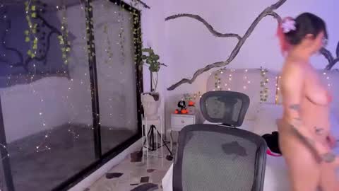 Lady  online show from October 2025 05:09:02 AM