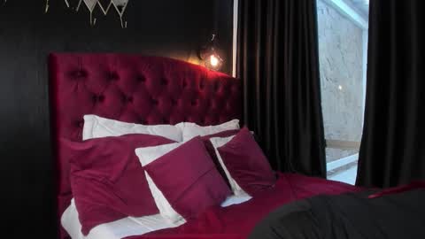 Snapshot of laia_jonees chatting on November 2025 12:04:02 PM Laia online show from November 2025 12:04:02 PM