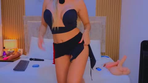 laiamilf online show from February 2026 11:58:02 PM