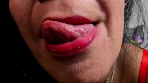 Snapshot of lailacastillomilf chatting on December 2024 10:44:02 AM Lailacastillo online show from December 2024 10:44:02 AM