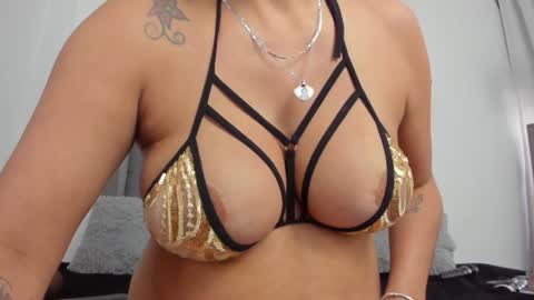 Snapshot of lailacastillomilf chatting on January 2025 04:08:01 PM Lailacastillo online show from January 2025 04:08:01 PM