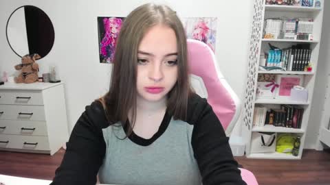 Snapshot of lain__ chatting on January 2025 01:21:02 AM Kira online show from January 2025 01:21:02 AM