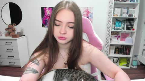 Snapshot of lain__ chatting on January 2025 01:04:02 AM Kira online show from January 2025 01:04:02 AM