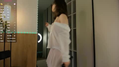 Julia online show from November 2025 08:08:02 PM