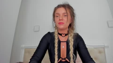 Snapshot of lallie_ chatting on December 2025 03:29:01 PM Lallie online show from December 2025 03:29:01 PM