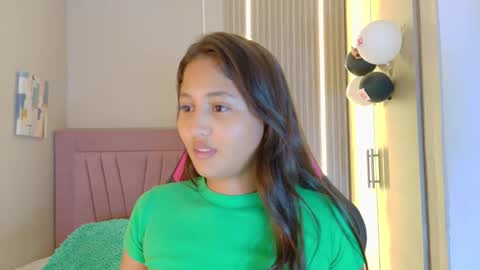 Laura online show from November 2025 12:11:02 PM