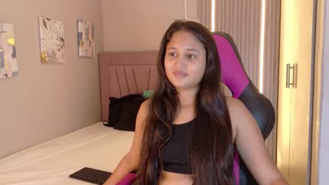 Laura online show from December 2025 12:21:02 PM