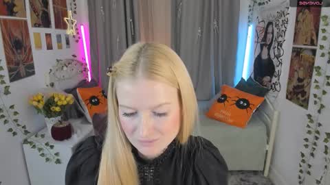 Laly online show from October 2025 12:09:01 PM