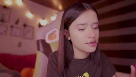 Snapshot of lana_dreams_ chatting on October 2025 11:59:01 PM Lana online show from October 2025 11:59:01 PM