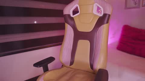 Snapshot of lana_dreams_ chatting on November 2025 02:03:01 AM Lana online show from November 2025 02:03:01 AM