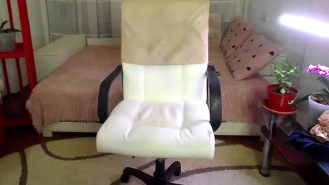 Lana online show from February 2025 08:00:01 PM