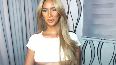 Snapshot of lanadel_hilton chatting on February 2025 04:01:01 AM Lana online show from February 2025 04:01:01 AM