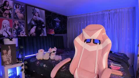 L A N A  online show from February 2025 02:38:01 AM