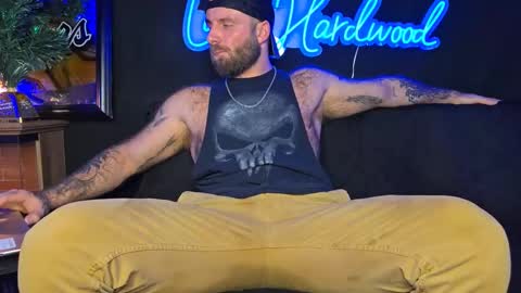 Snapshot of lancehardwood222 chatting on December 2025 01:24:02 AM LANCE online show from December 2025 01:24:02 AM