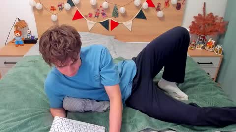 Fandi online show from December 2025 03:38:02 PM