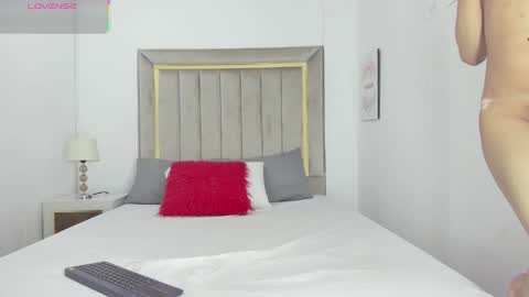 Julian online show from October 2025 07:12:02 PM