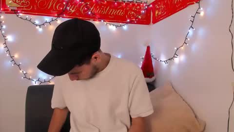 Snapshot of lara_and_danny chatting on November 2025 03:01:02 PM Lara and Danny online show from November 2025 03:01:02 PM