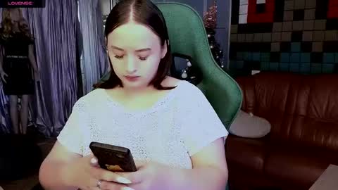 lara_benson_ online show from December 2025 10:33:01 AM