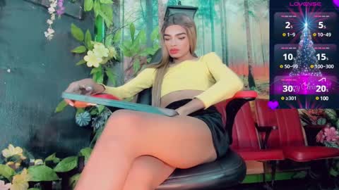 Snapshot of lara_brunette chatting on December 2024 05:33:02 PM Lara Brunette  online show from December 2024 05:33:02 PM