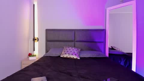 lara_reynolds_ online show from February 2026 07:40:01 PM