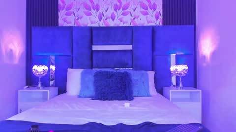 Lara online show from December 2024 07:11:01 PM