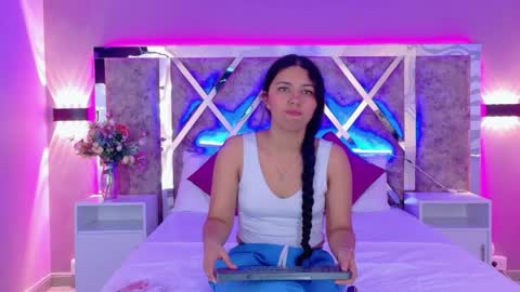 Lara online show from April 2026 07:41:01 PM