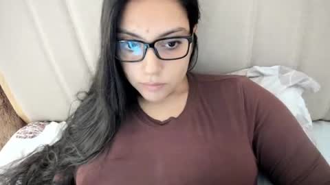 lara online show from November 2025 07:34:01 PM