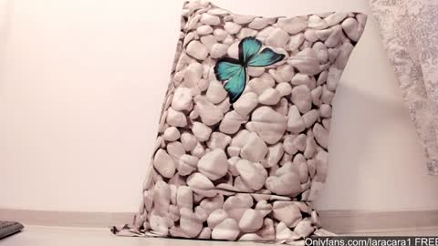 Snapshot of laracara chatting on January 2025 07:57:01 AM Lara online show from January 2025 07:57:01 AM