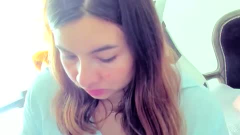 Snapshot of laracat18 chatting on April 2026 01:09:02 PM Lara online show from April 2026 01:09:02 PM